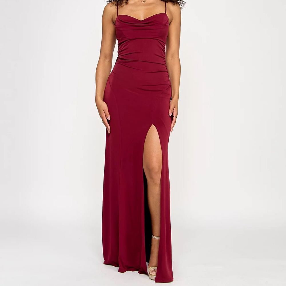 Emerald Sundae Juniors' Cowlneck Ruched Sleeveless Gown Burgundy
